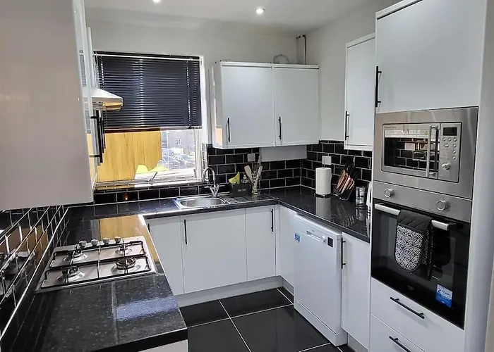 Newly Refurbished 3 Bedroom Flat