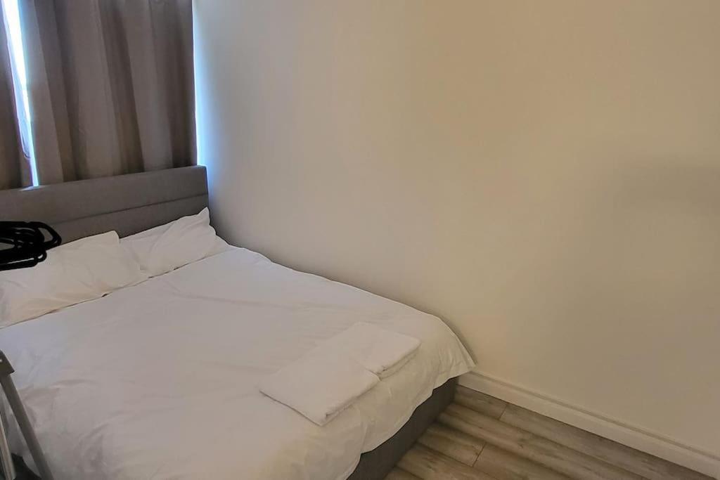Newly Refurbished 3 Bedroom Flat